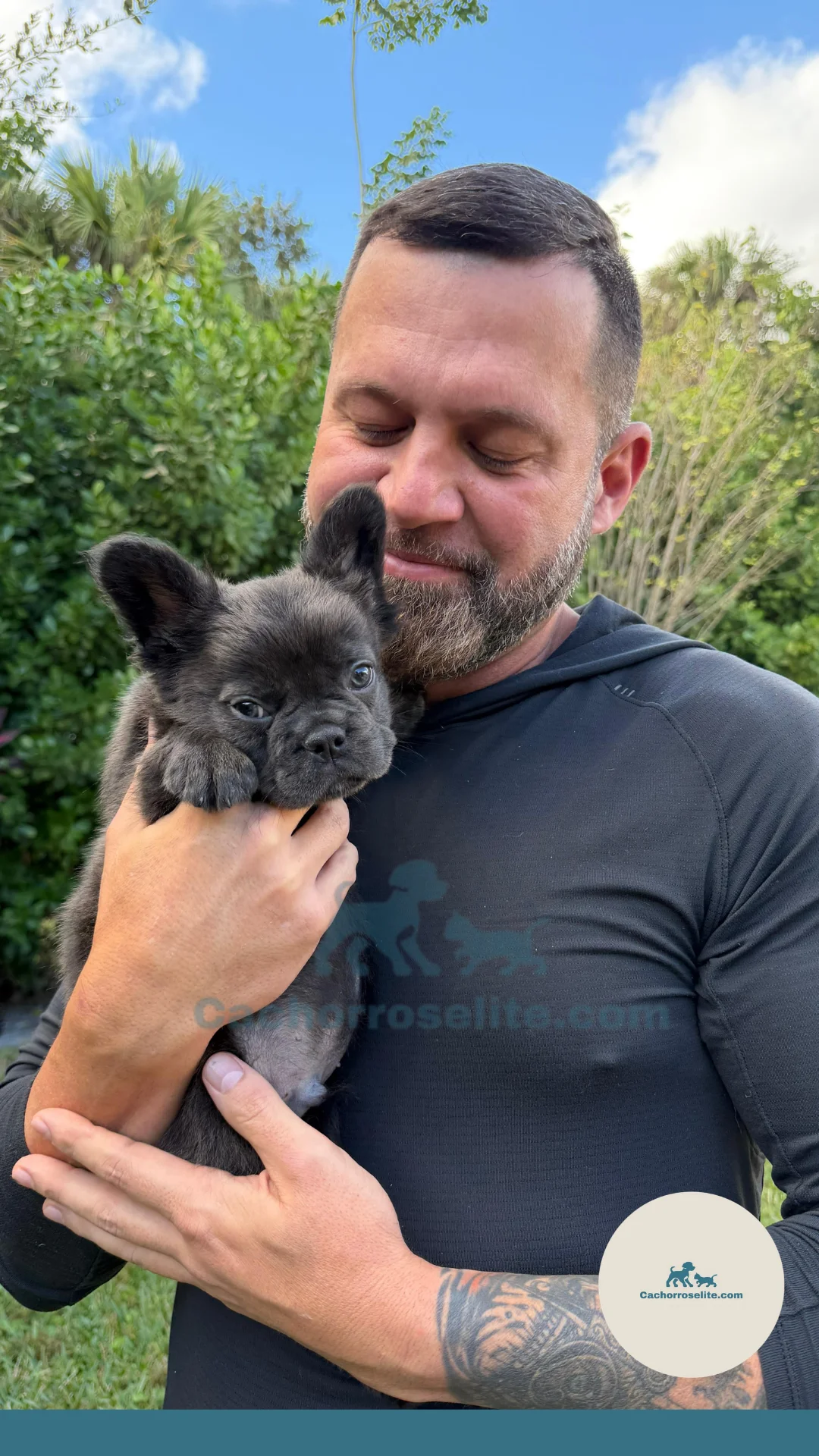 persona feliz con cachorro bulldog frances fluffy blue Clientes felices cachorroselite